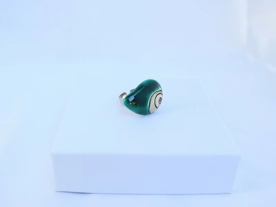 Zöld, csepp alakú gyűrű